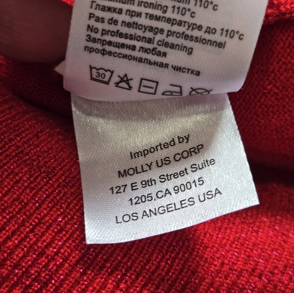 MOLLY BRACKEN NWT Red Sparkle V-Neck Sweater with Ruffle Shoulders. Size Large - Picture 11 of 13